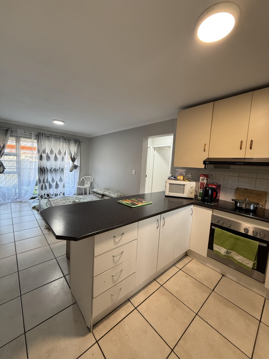 To Let 2 Bedroom Property for Rent in Guldenland Western Cape